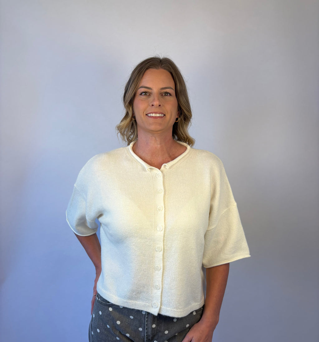 brooke & co the desi sweater Crafted from a soft knit blend, this relaxed boxy sweater features a classic round neckline, drop shoulders, and elbow length sleeves