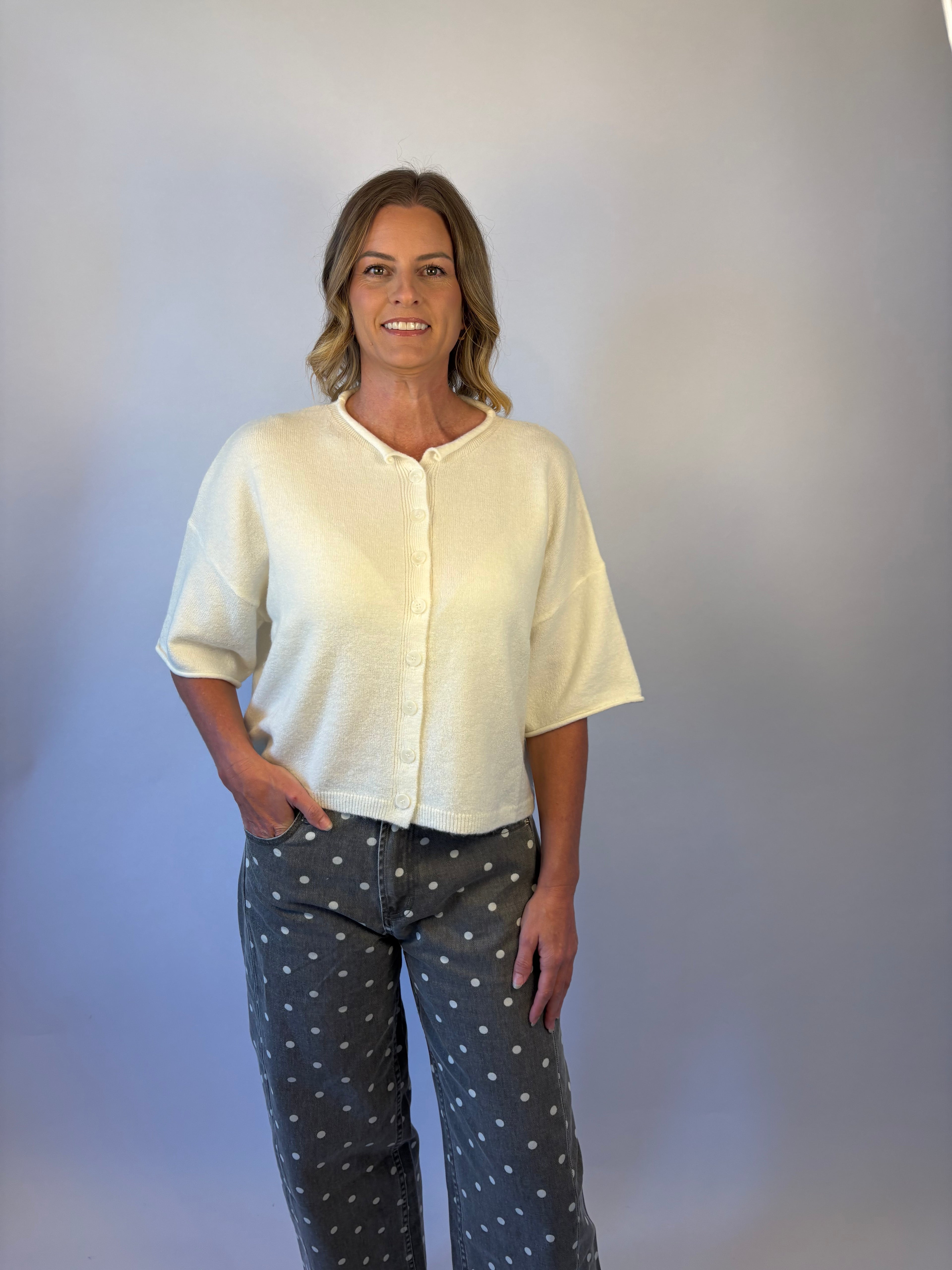 brooke & co the desi sweater Crafted from a soft knit blend, this relaxed boxy sweater features a classic round neckline, drop shoulders, and elbow length sleeves