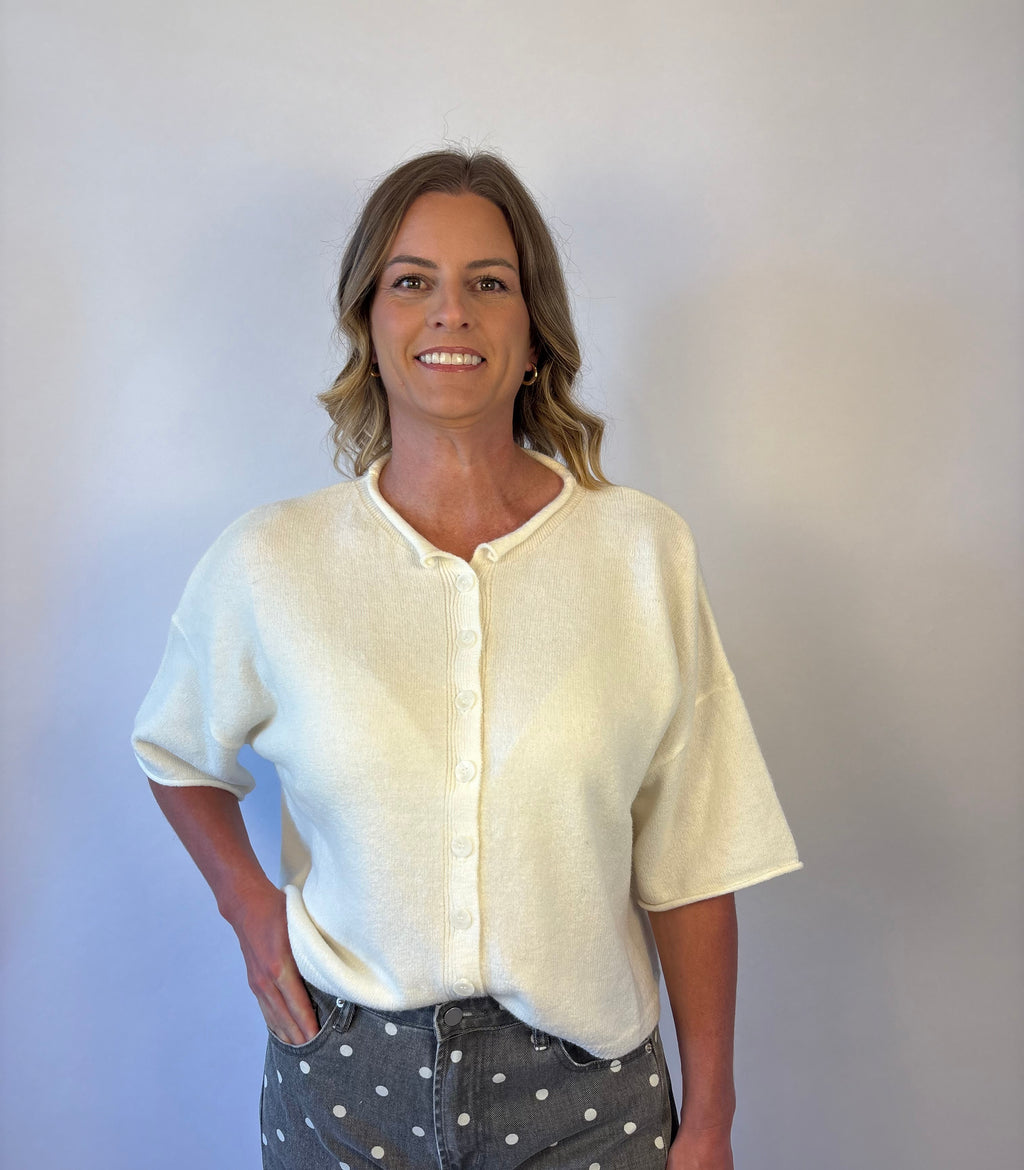 brooke & co the desi sweater Crafted from a soft knit blend, this relaxed boxy sweater features a classic round neckline, drop shoulders, and elbow length sleeves