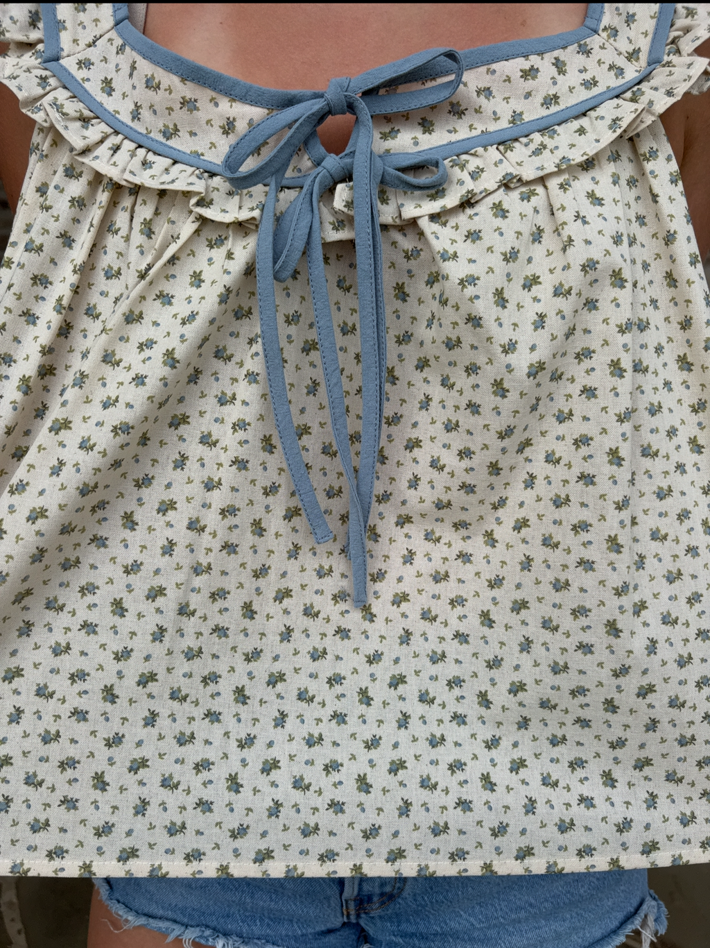 brooke & co vintage bloom top floral patterned sleeveless top with tie front, flowy fit, detail view