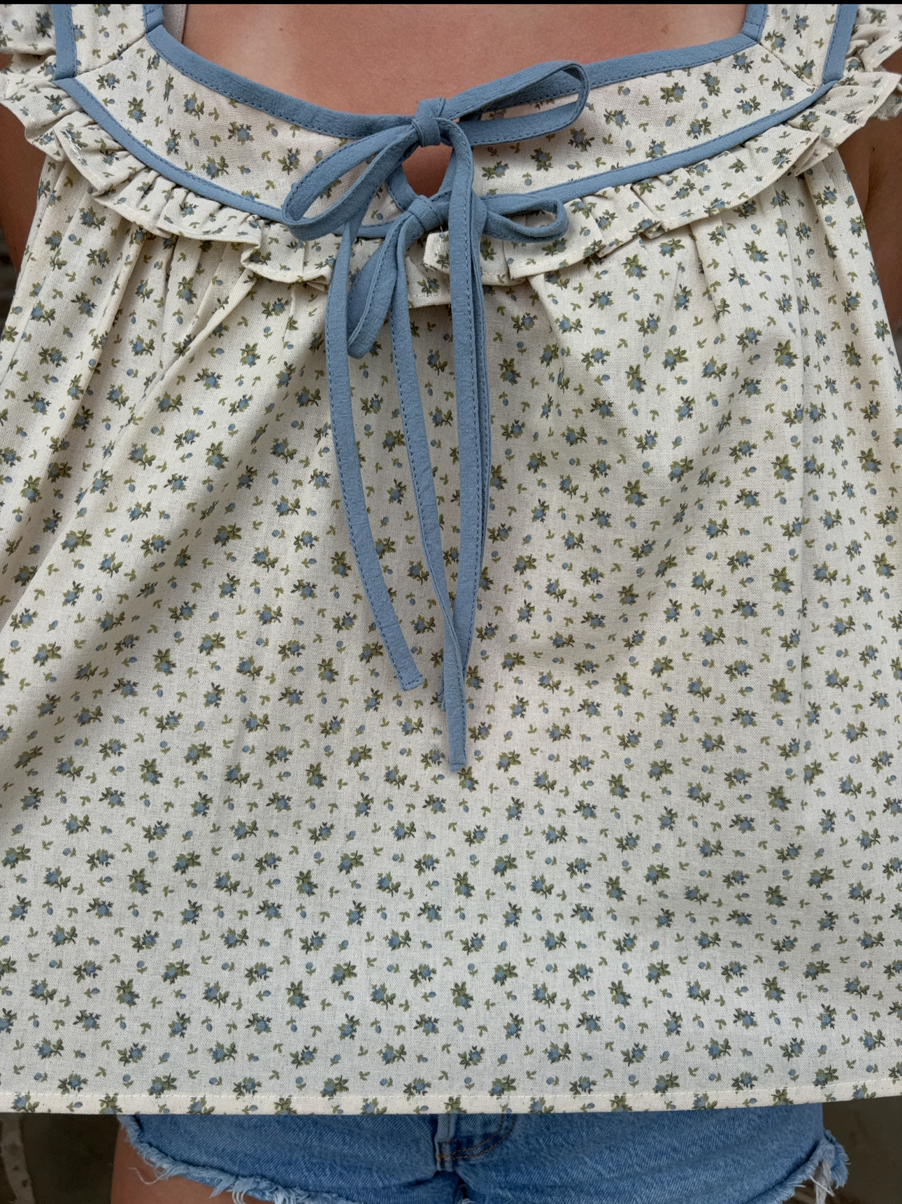 brooke & co vintage bloom top floral patterned sleeveless top with tie front, flowy fit, detail view
